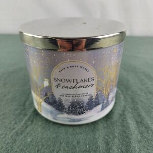 Bath & Body Works Snowflakes & Cashmere Scented Candle 3 Wick Large Christmas